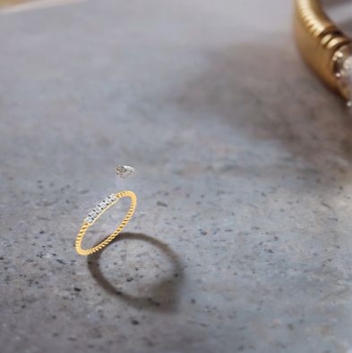 Coiled Diamond Top Ring